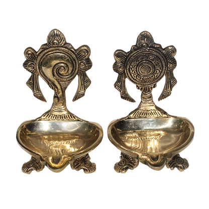 Shanku Chakra Brass Vilakku